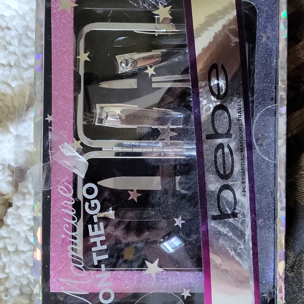 Bebe manicure boxed set silver case boxed tagged on the go seven items 💖 💕